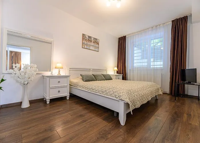 Hillside Near Center Apartament Braszów