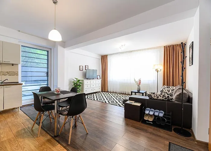 Hillside Near Center Braszów